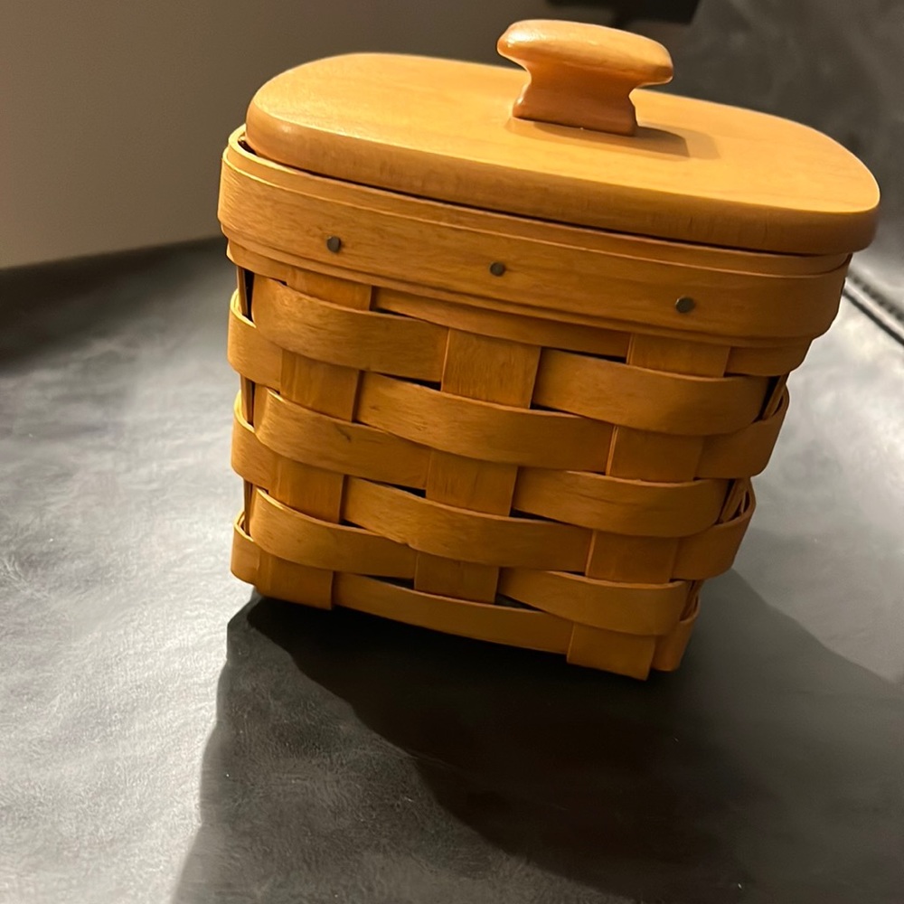 Longaberger Teaspoon basket with woodcraft lid